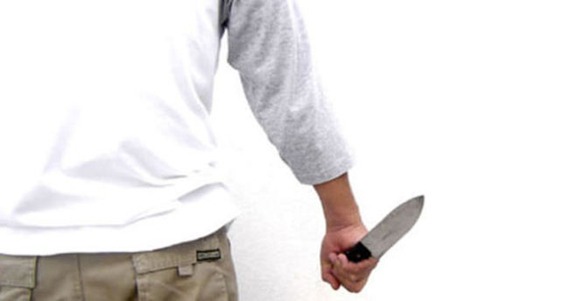 14 yıllık karısını 14 yerinden bıçaklayarak öldürdü