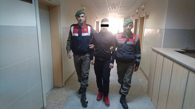 17 yaşındaki suç makinesi sahte kimlikle yakalandı
