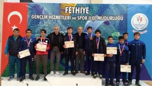 Güreşçiler Yarı Finale Yükseldi