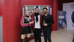 Sokak hayvanlarına destek vermek için Türkiye’ye geldi