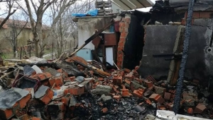 Son Dakika…..Sultandağı’nda bir ev yanarak kül oldu yandı mı, yakıldı mı ?