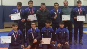 6 Güreşçi Türkiye Şampiyonasına Katılacak