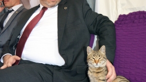 AK Parti İl Başkanı Sezen’in hayvan sevgisi takdir topladı
