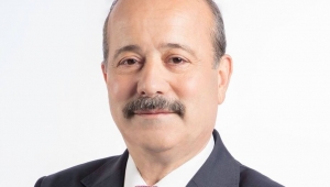 Bu tür bağımsız adaylıklarda başlangıçta bir heyecan olur. Seçim yaklaştıkça işin rengi değişiyor