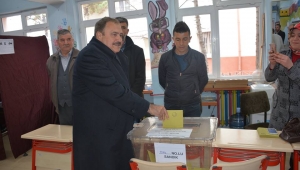 Cumhurbaşkanı Özel Temsilcisi Eroğlu Oyunu baba Ocağında kullandı