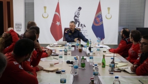 Jandarma Alay Komutanı Çömez'den Akut ekibine eğitim