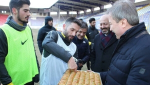 Koçak'tan Afjet Afyonspor'a baklavalı moral ziyareti