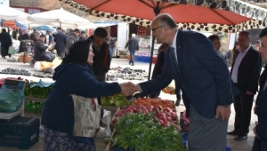 MHP Sandıklı Adayı Gürel'e Sandıklı Pazarında yoğun ilgi