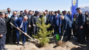 Vali Tutulmaz : Fidanları Korumayı Kendinize Görev Edinin