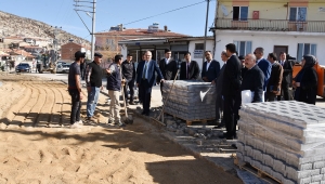 Vali Tutulmaz İhsaniye İlçesine Bağlı Ayazini Köyünde İncelemelerde Bulundu