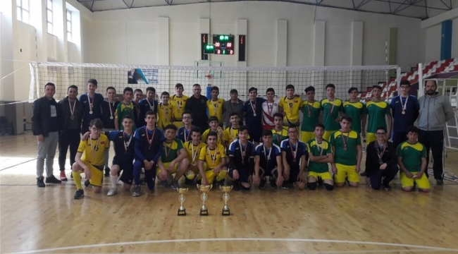 Voleybol Genç B Erkeklerde Şampiyon Fatih Anadolu Lisesi