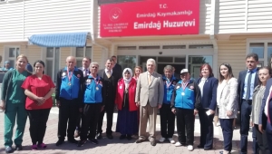 Yaşlılarımız okyanus kenarında deniz feneri gibidir