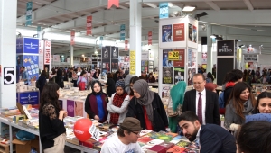2. Afyonkarahisar Kitap Fuarına ziyaretçi akını devam ediyor