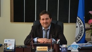 23 Nisan kutlamalarından sakız çiğneyen müdüre tepki