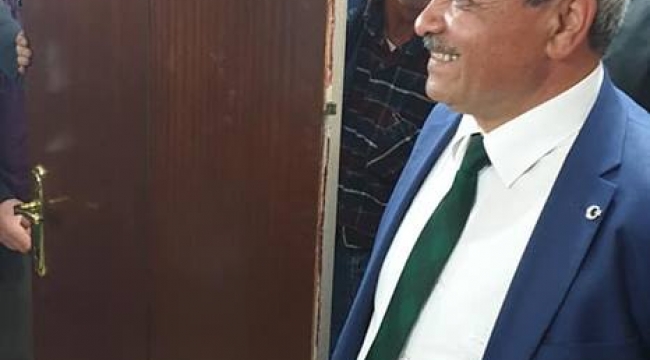 Afyonkarahisar’ın tek DP’li Belediye Başkanı Şahin Makam Odasının kapısını söktürdü