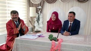 Belediye Başkanı Nihat Sarı İlk Nikahını Kıydı