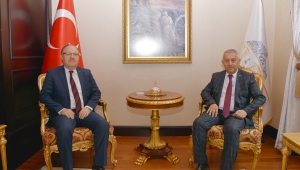 Belediye Başkanı Zeybek’ten ilk ziyaret Vali Tutulmaz’a