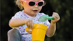 Çocukları Güneşe Çıkarırken Dikkat