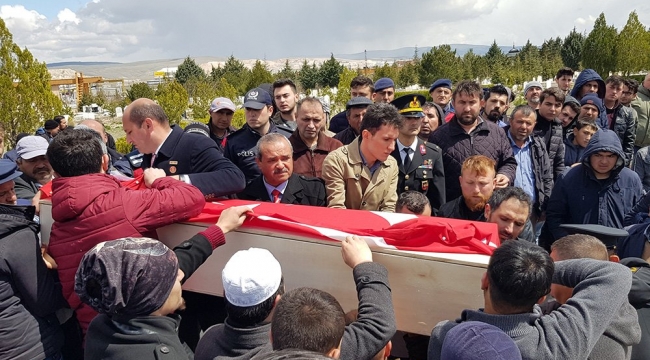 Diyarbakır’da intihar eden asker son yolculuğuna uğurlandı