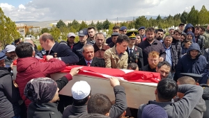 Diyarbakır’da intihar eden asker son yolculuğuna uğurlandı