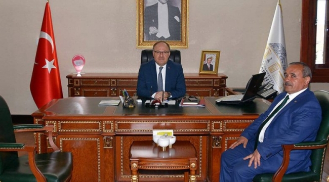 İscehisar Belediye Başkanı Vali Tutulmaz’ı makamında ziyaret etti.