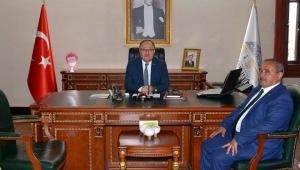 İscehisar Belediye Başkanı Vali Tutulmaz’ı makamında ziyaret etti.