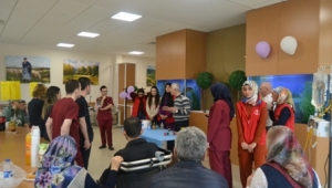 Karahisar Gençlik Merkezinden Onkoloji Hastalarına Ziyaret