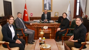 Türkiye Yüzme Şampiyonası 2.’si Kübra Saltık Vali Tutulmaz’ı Ziyaret Etti