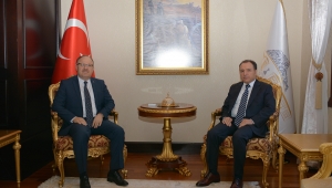 Vali Tutulmaz Rektör Prof. Dr Karakaş’ı Tebrik Etti