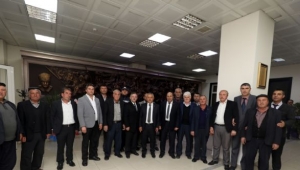 Vatandaşlardan Başkan Zeybek'e Tebrik Ziyareti