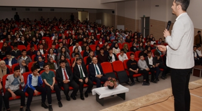 Yazar Serkan Şengül’ün Konferansına yoğun ilgi