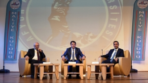 AKÜ’de Hukuk Zirvesi Gerçekleştirildi