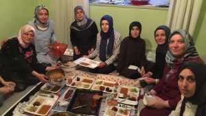 Eğitim Bir-Senli Hanımlarla Yetimlerle Beraber