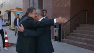 Eroğlu’ndan Zeybek Başkan’a övgü : Vatandaş ve personeliyle çok uyumlu çalışıyor