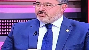Özkaya : Mutluluğumuzu kendi mutluluğu üzüntümüzü kendi üzüntüsü bilen baştacımız, gözümüzün nuru, fedakar annelerimiz