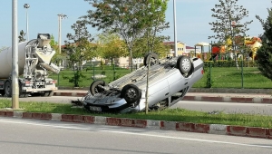 Son Dakika....Afyonkarahisar'da trafik kazası otomobil orta refüjde takla attı