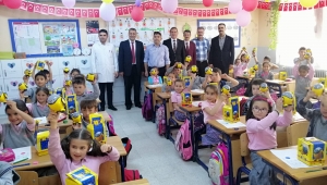 Şuhutlu Başmüdür Şuhutta oyuncak dağıttı