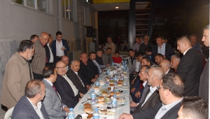 Vali ve Belediye Başkanı Zeybek vatandaşlarla İftar Açtı