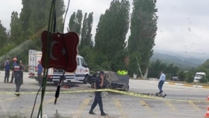 Son Dakika….Otomobil ile minübüs kaza yaptı ölü ve yaralılar var