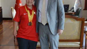 Gururumuz Münevvere Yılmaz Vali Tutulmaz’ı Ziyaret Etti