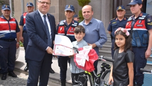 Vali Tutulmaz Projede Duyarlı Olan Çocukların Ödül Törenine Katıldı