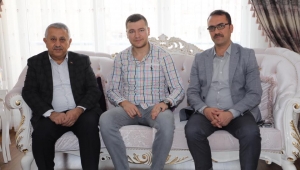 Zeybek Hendek operasyonu gazisini evinde ziyaret etti