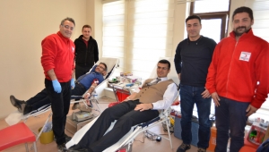 Sağlık Müdürlüğü personeli Kızılay'a kan bağışında bulundu.