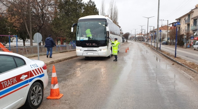 Afyonkarahisar jandarmasından yolcu otobüslerine denetim