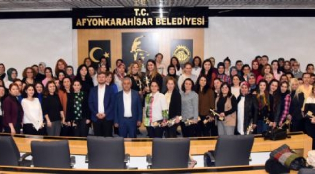 Başkan Zeybek Kadın Personelini Unutmadı
