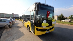 Başkan Zeybek sağlık çalışanlarına otobüs tahsis etti