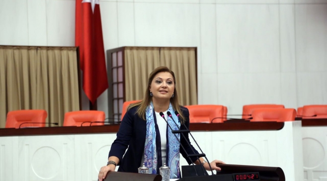 CHP Milletvekili Köksal : Umreden gelen ilk kafileye ateş düşürücü ilaç dağıtıldı mı?