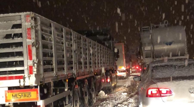 Son Dakika….Afyonkarahisar Antalya yolu damlalı boğazında zincirleme kaza yol ulaşıma kapandı.   