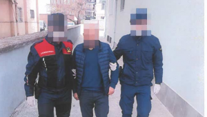 Son dakika…..Afyonkarahisar’da Otelin resepsiyonundan telefonu çalan hırsız yakalandı