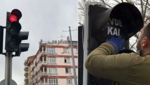 Trafik Işıklarıyla Koronavirüse Karşı 'Evde Kal' Çağrısı